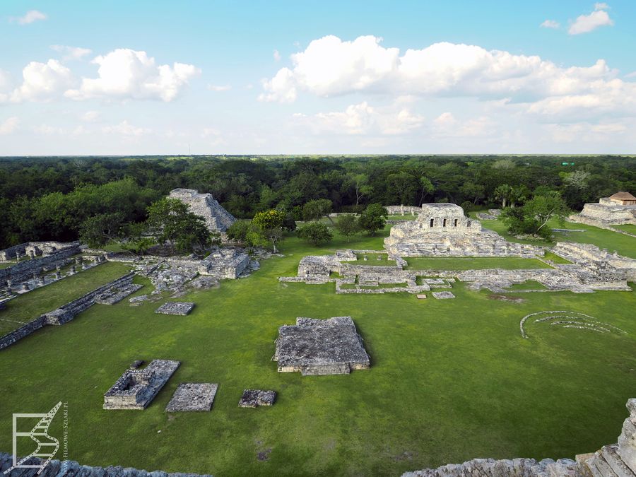 Widok na Mayapan z szczytu piramidy