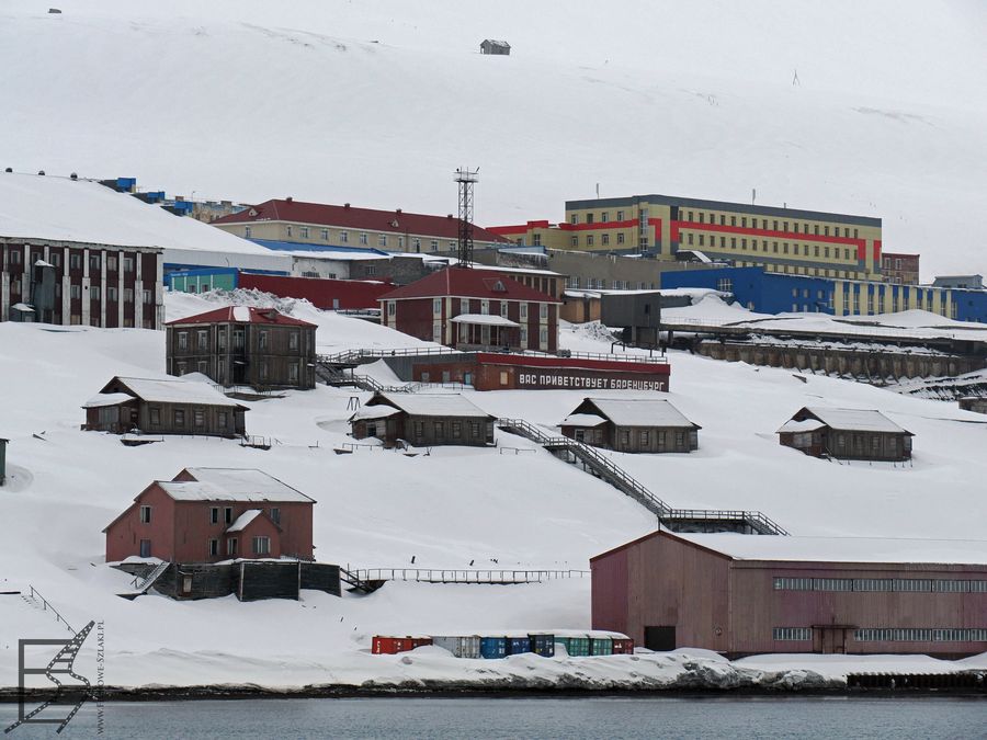 Barentsburg widziane z portu