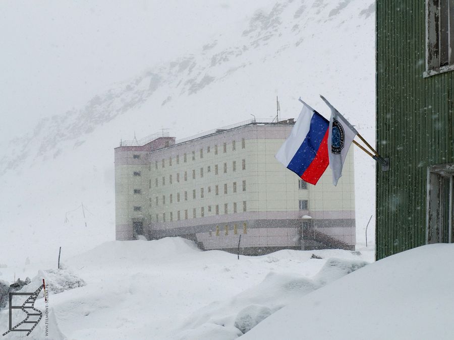 W Barentsburgu wciąż widać rosyjskie wpływy i flagi