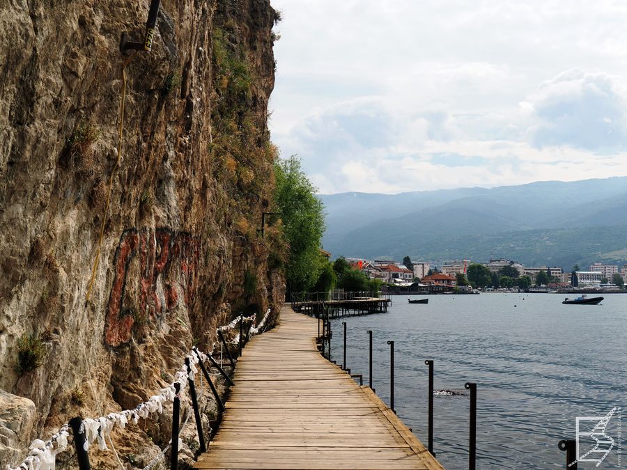 Ochryda to nie tylko promenada przy porcie, ale też plaże i nawet szlaki prowadzone na pomostach
