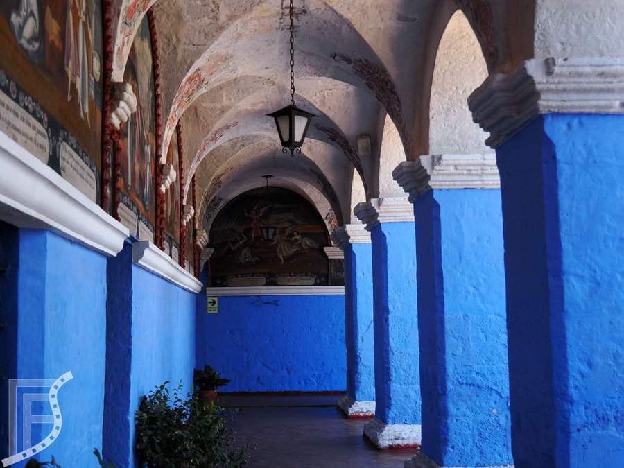 Klasztor św. Katarzyny jest pięknie malowany, w dodatku w niejednolity sposób. Potęguje to wrażenie