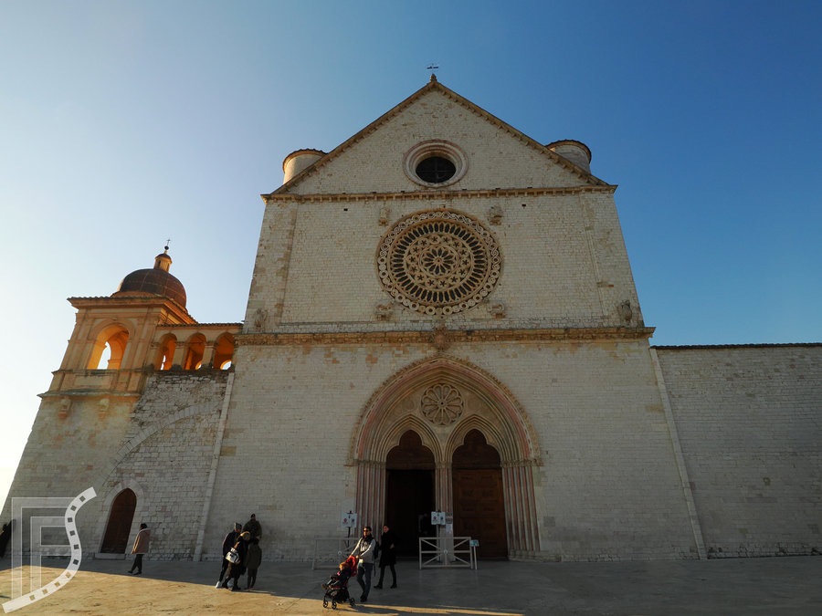 Główna fasada bazyliki św. Franciszka