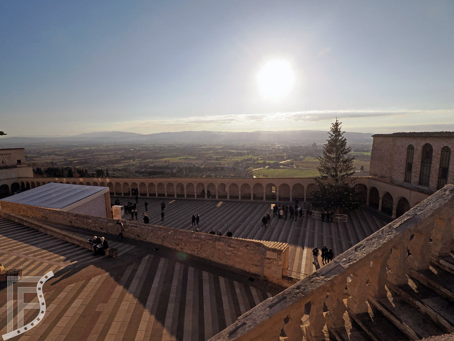 Widok na dziedziniec bazyliki i Asyż