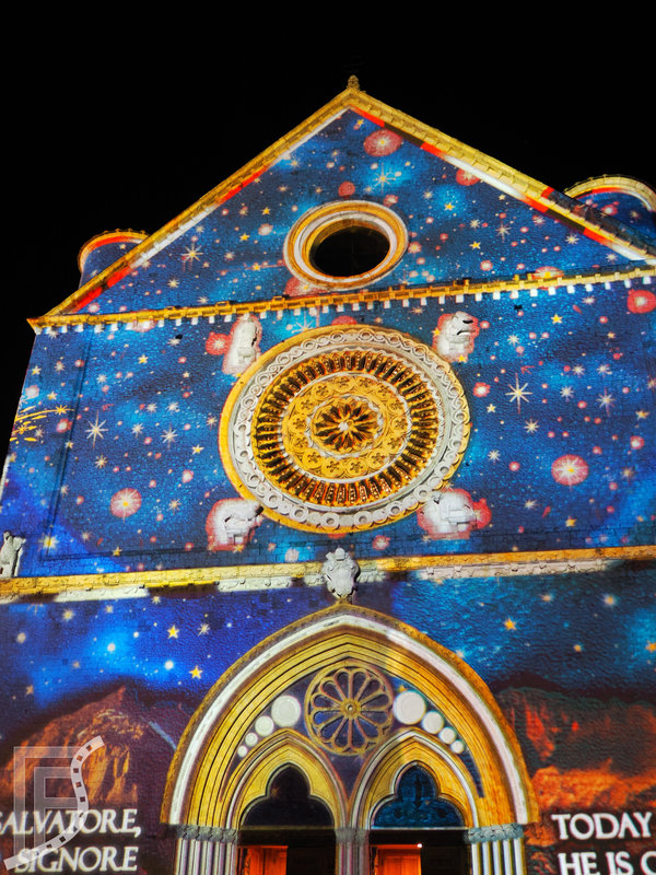 Laser mapping na fasadzie bazyliki św. Franciszka w Asyżu