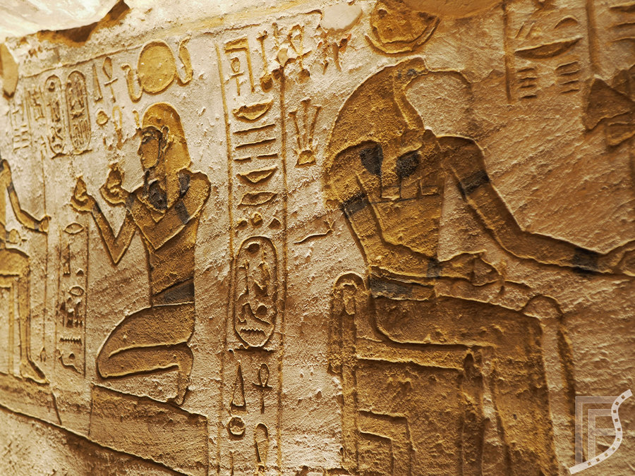 Ściany wewnątrz świątyń w Abu Simbel to prawdziwy majstersztyk zdobnictwa