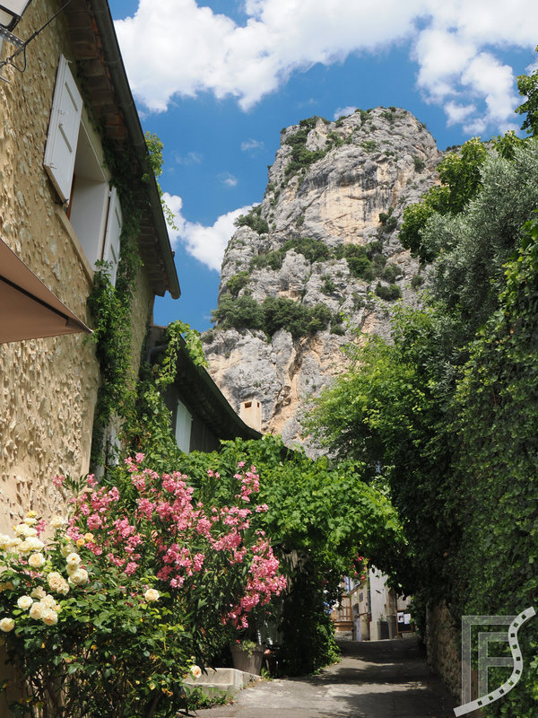 Malownicze uliczki Moustiers-Sainte-Marie